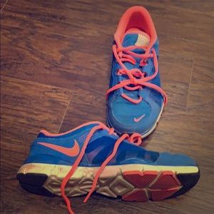 Women’s size 9 mikes pink and blue